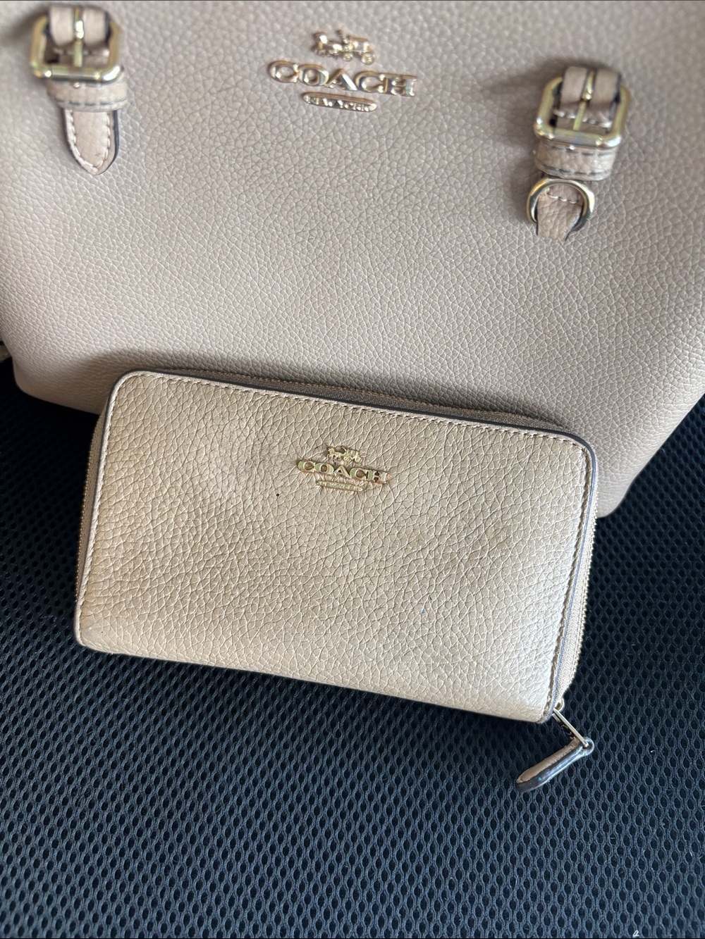 Coach Pebbled Leather Shoulder Bag in Beige Plus Wallet - Picture 2 of 16